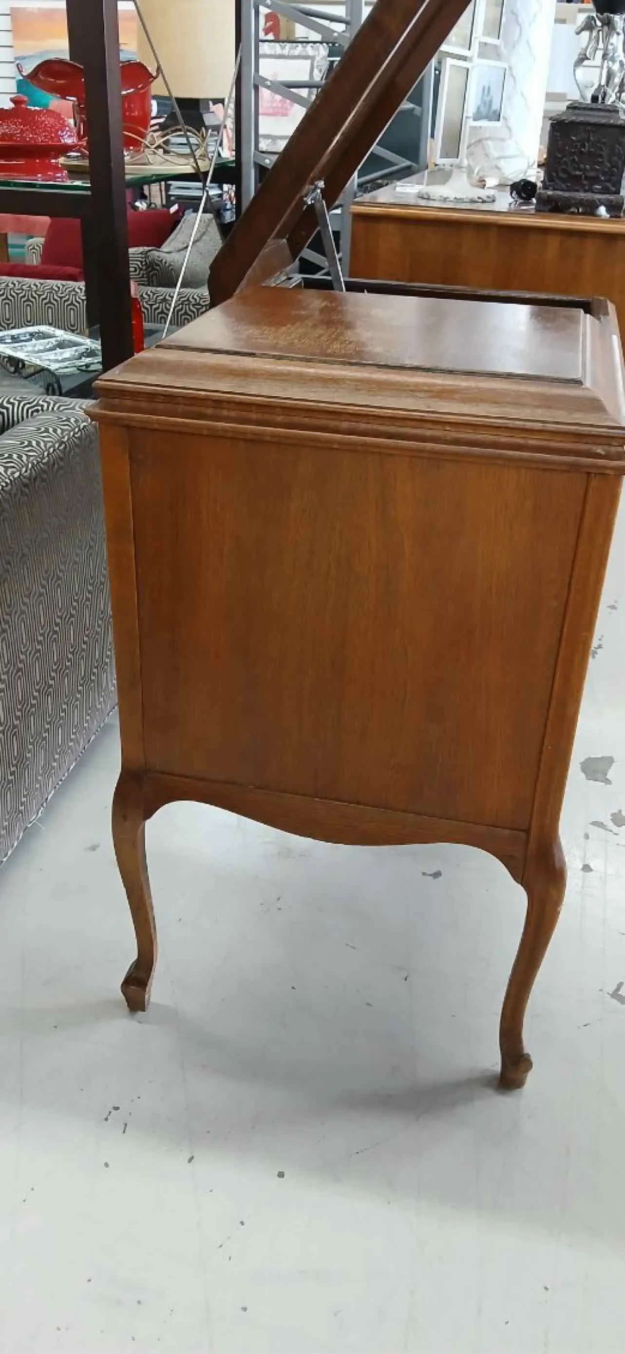 Brown 32"L 20.5"W 33"H AS IS Furniture Record Player