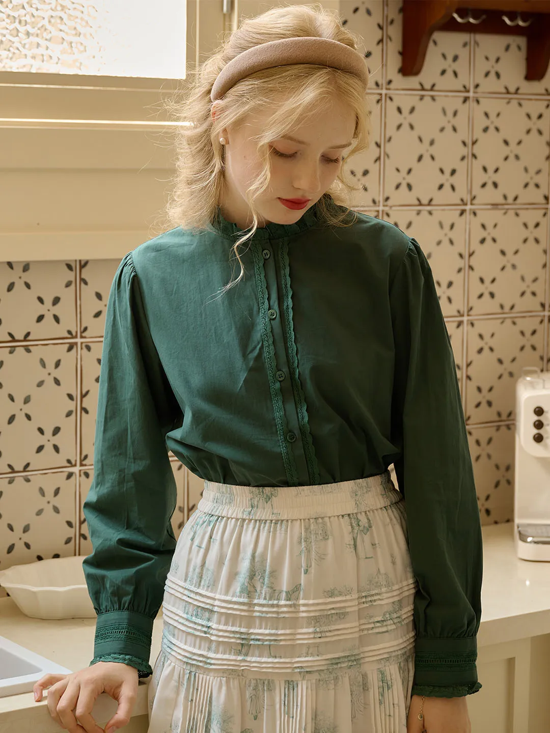 【Flash Sale】Yamileth Retro Mock Collar Lace Trimmed Paneled Green Blouse