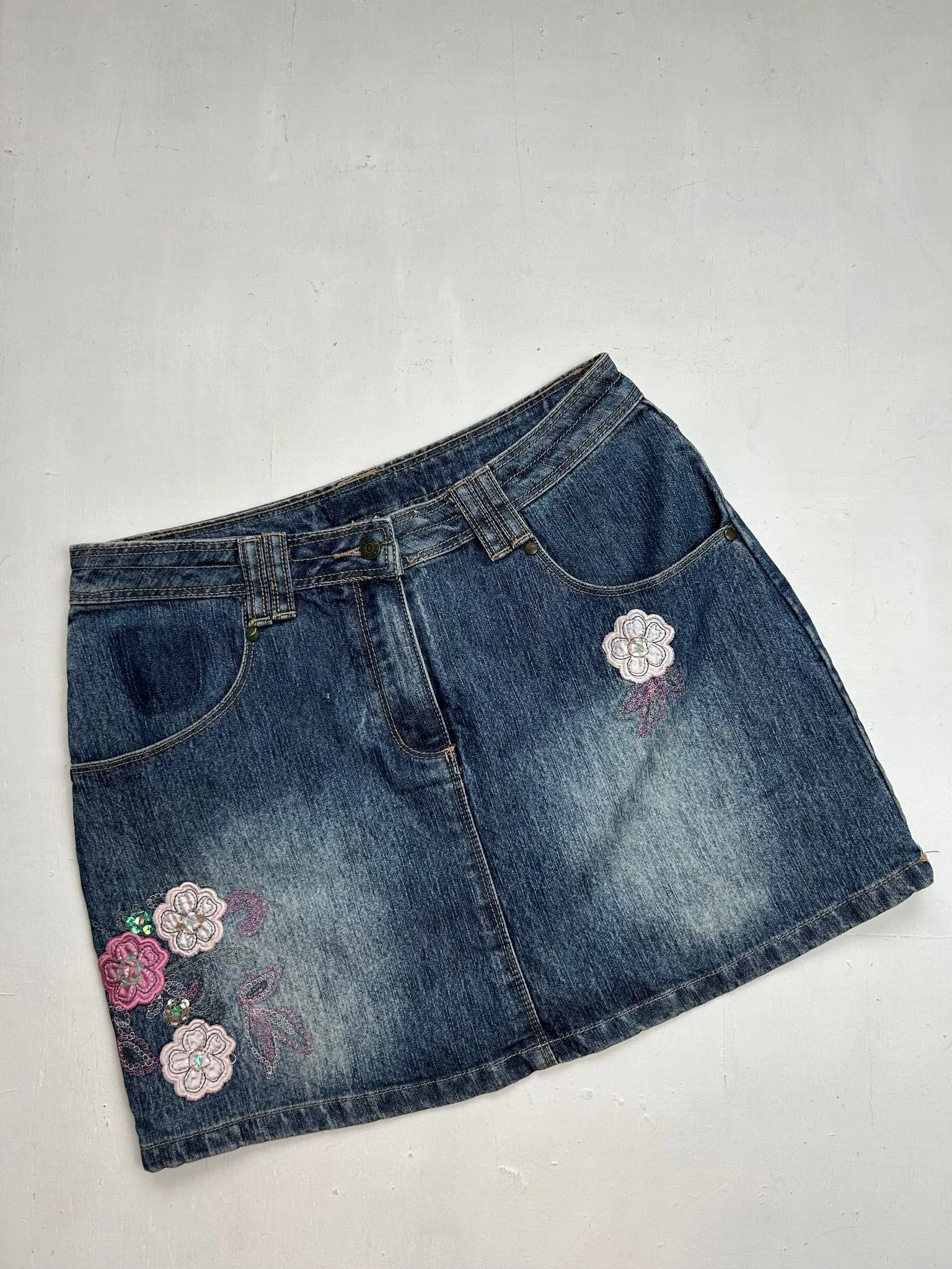 Navy blue denim mid rise y2k 90s vintage floral print mini skirt (S/M)